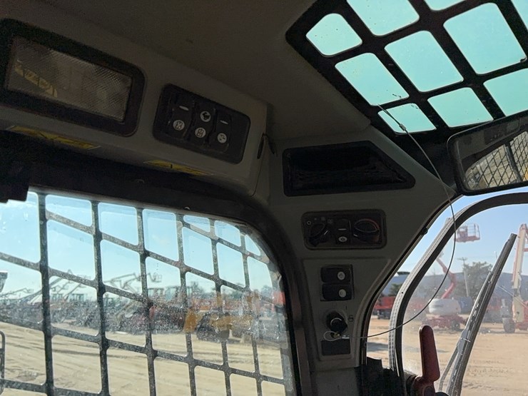 2017-caterpillar-272d2-xhp-image-14