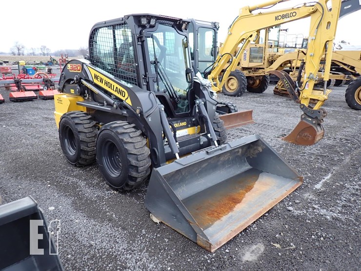 new-holland-l320-image-2