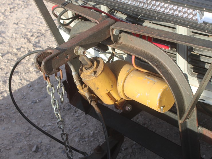 #3038-•-1992-gmc-seirra-single-cab-pickup-image-13