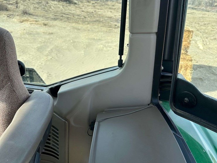 2011-john-deere-7530-image-24