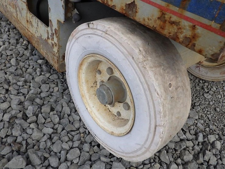 1997-skyjack-sj-3220-scissor-lift-image-17