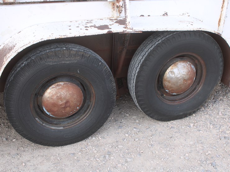 #3021-•-16ft-bumper-pull-livestock-trailer-image-11