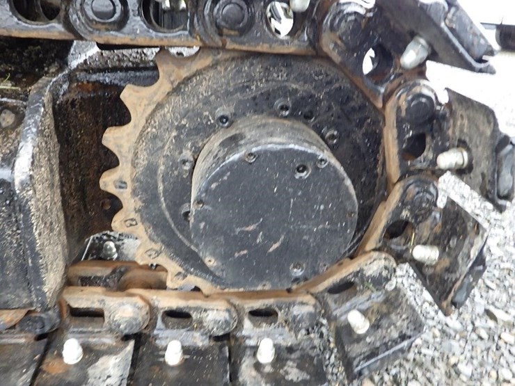 2013-yanmar-vio35-5b-image-32