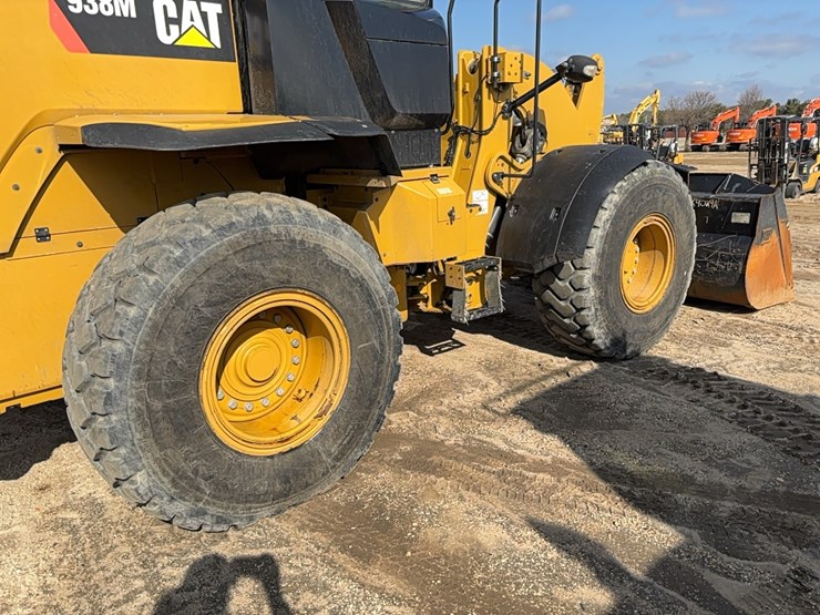 2018-caterpillar-938m-image-10