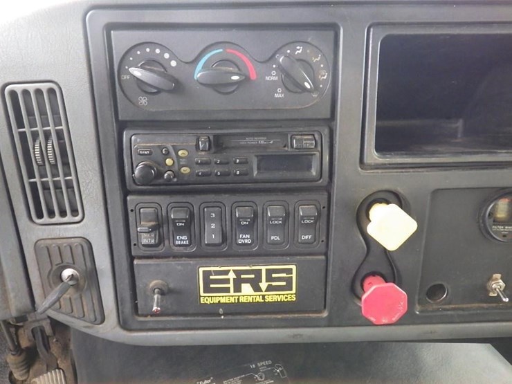 2007-international-7600-image-36