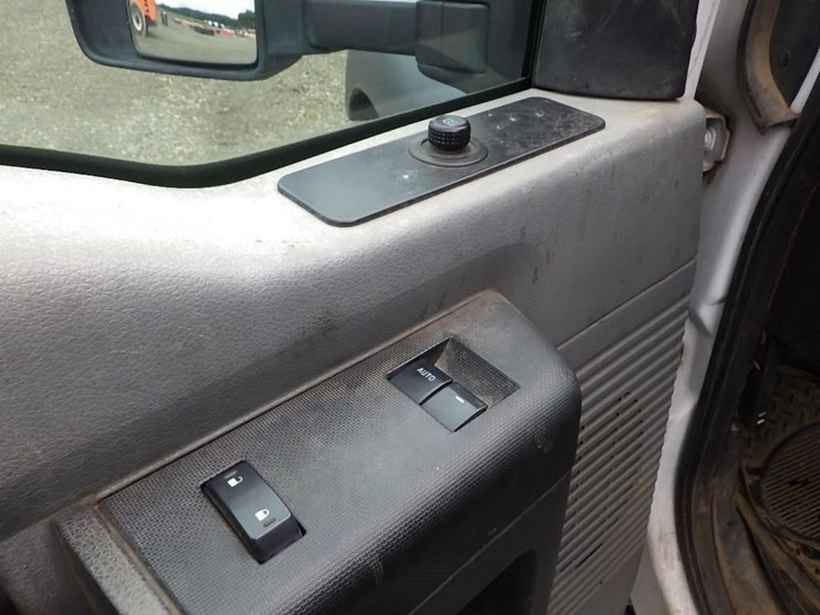 2012-ford-f550-image-26