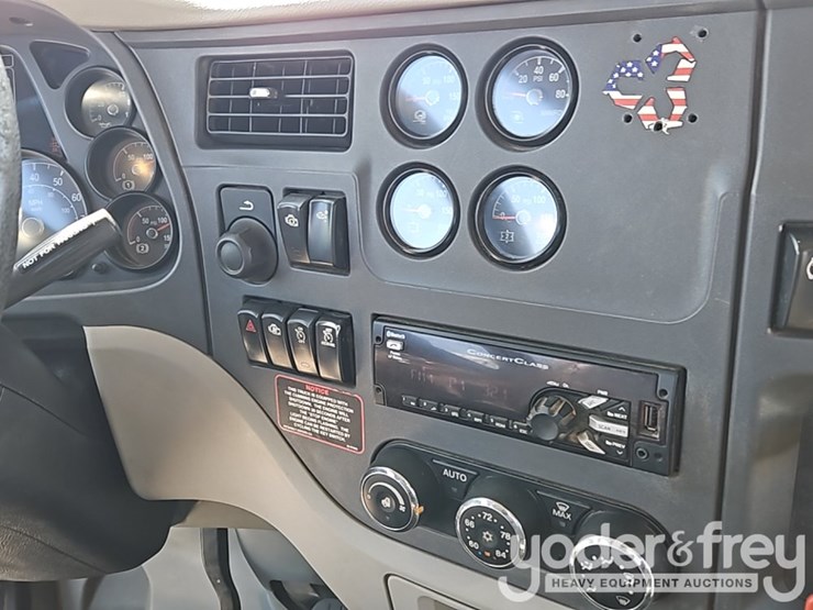 peterbilt-579-image-39