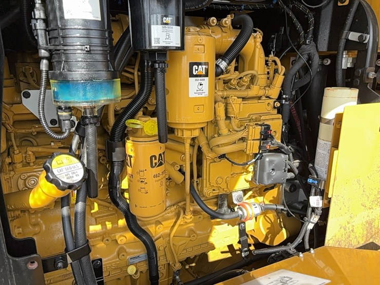 2025-caterpillar-926m-image-11