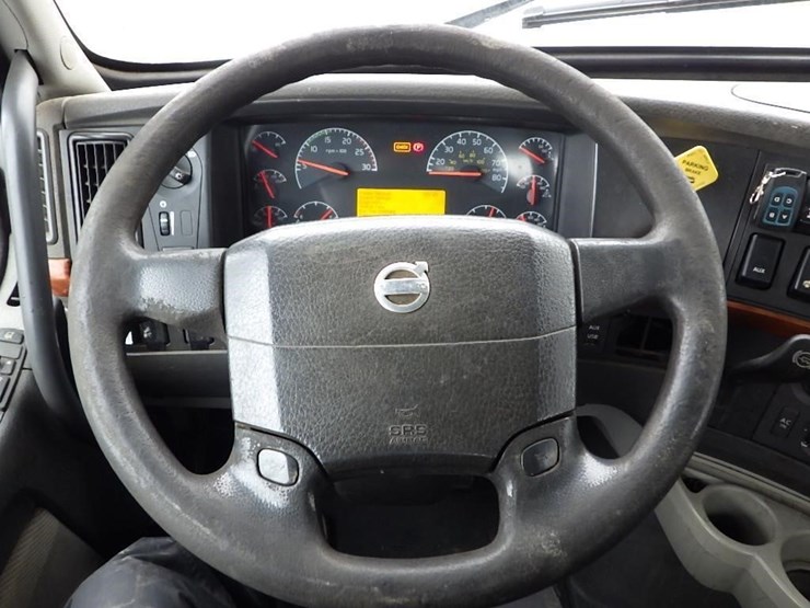 2011-volvo-vnl-t/a-truck-tractor-image-33