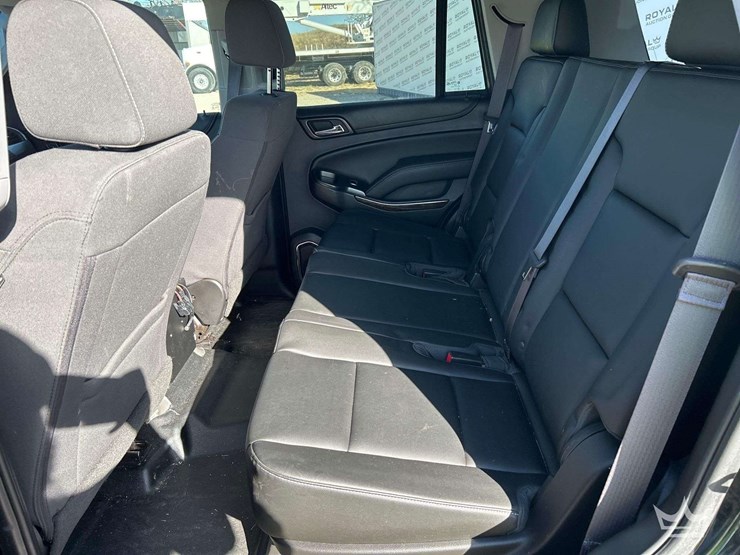 2017-chevrolet-tahoe-image-18