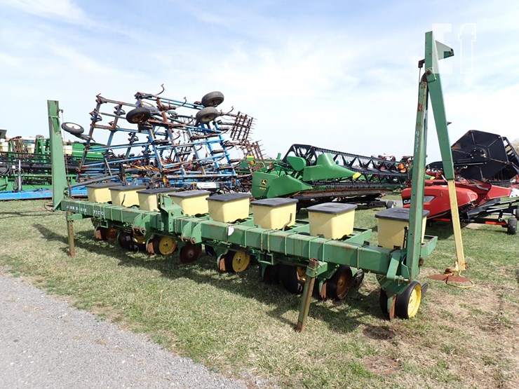 john-deere-7100-image-1