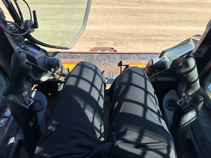 2017-deere-316gr-image-15