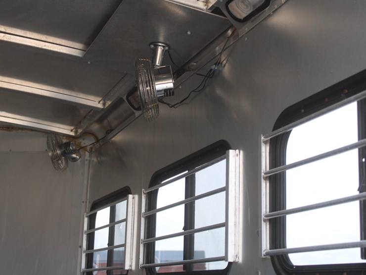 #3020-•-1995-soft-touch-horse-trailer-with-living-quarters-image-42