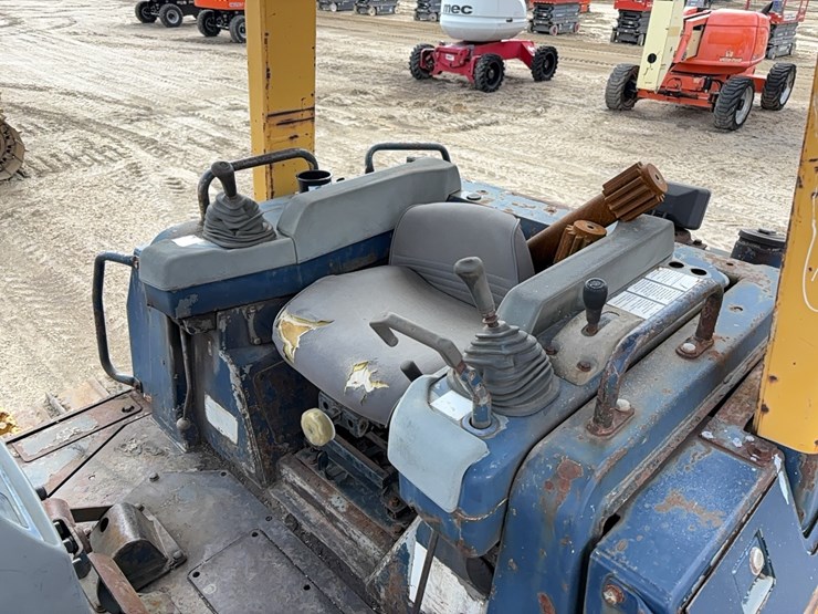 komatsu-d65px-12-image-16