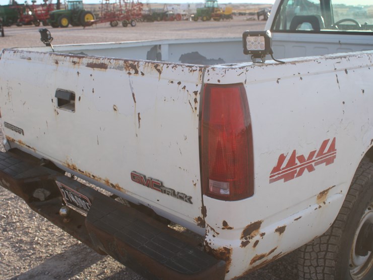 #3038-•-1992-gmc-seirra-single-cab-pickup-image-32