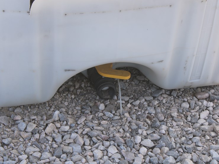 #3012-•-chemical-tote-full-of-assorted-hoses-image-5