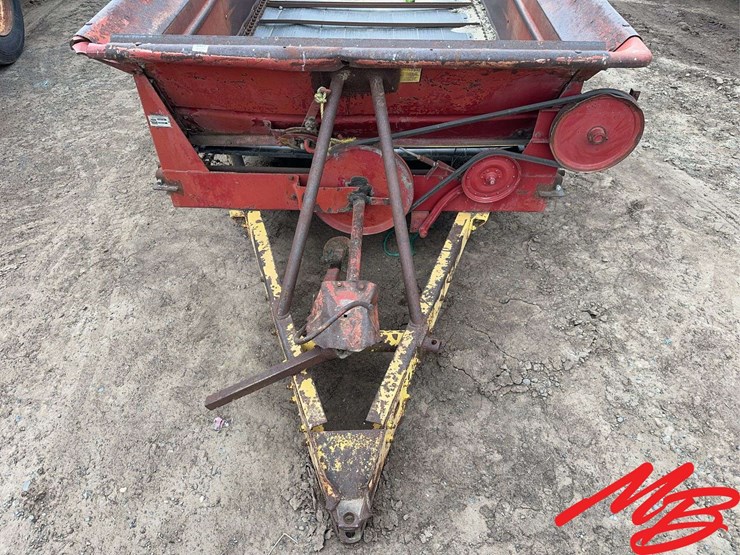 new-holland-680-image-3