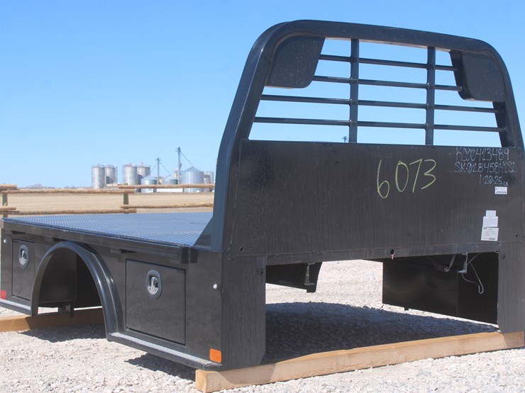 #3009-•-cm-skirted-flatbed-with-4-toolboxes-image-1