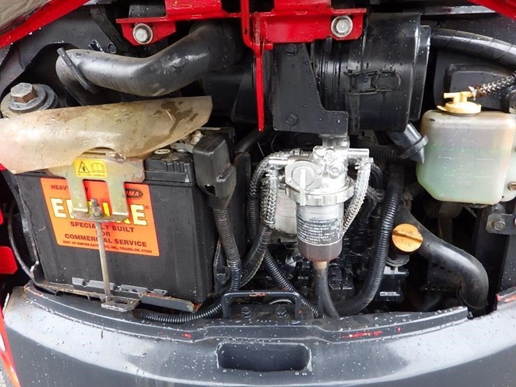 2013-yanmar-vio35-5b-image-9