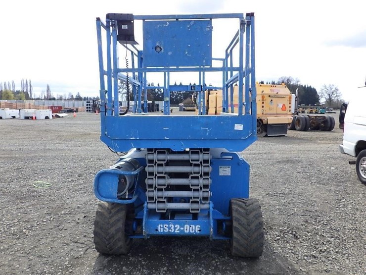 2008-genie-gs-3268-scissor-lift-image-2