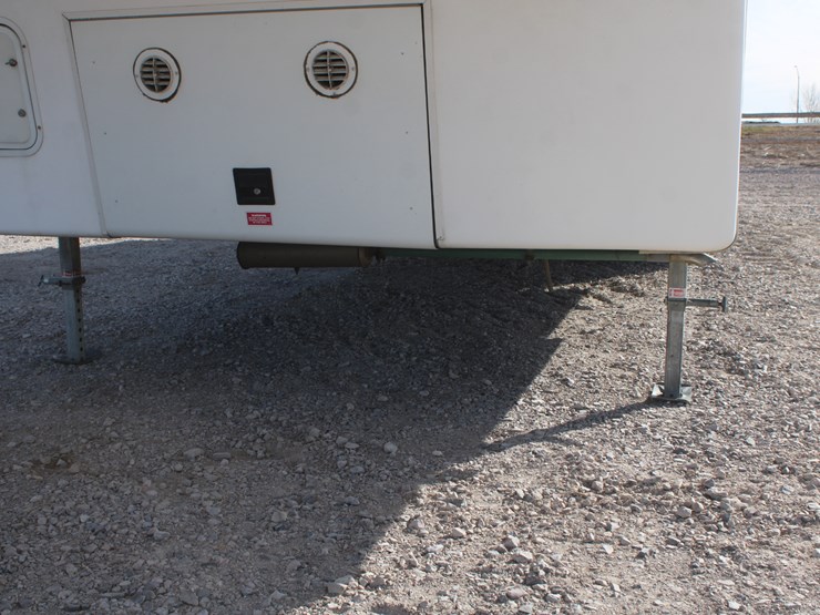 #3041-•-2002-king-of-the-road-royalite-34ft-camper-trailer-image-10