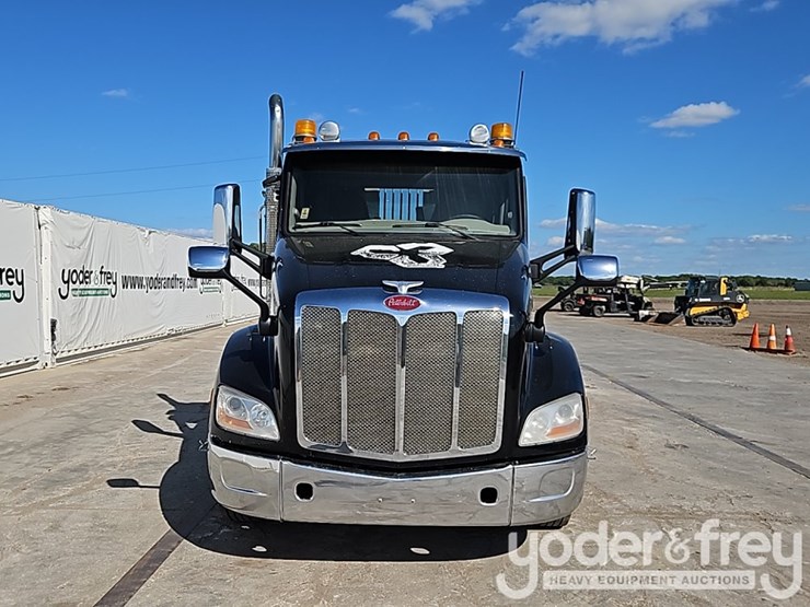 peterbilt-579-image-11