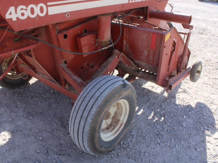 hesston-4600-image-35
