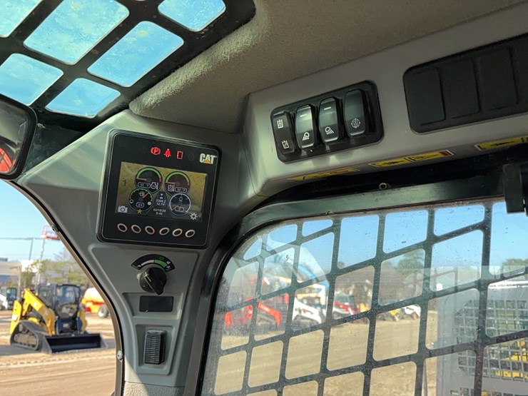 2020-caterpillar-289d3-image-19