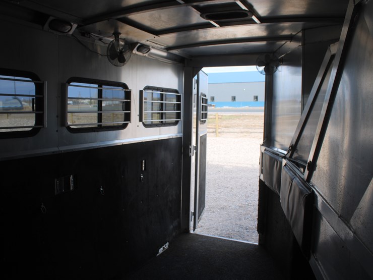 #3020-•-1995-soft-touch-horse-trailer-with-living-quarters-image-48
