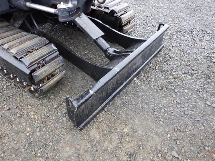 2013-yanmar-vio35-5b-image-29