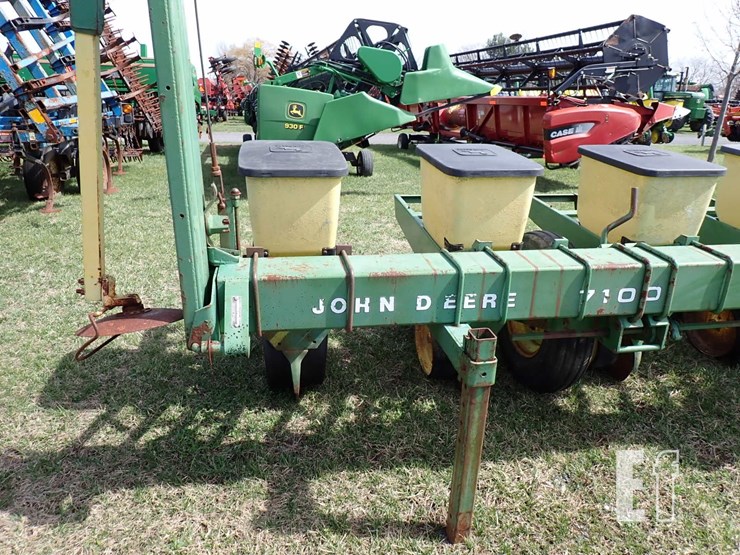 john-deere-7100-image-3