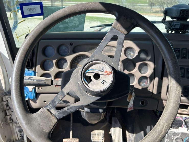 2004-mack-613-concrete-mixing-truck-image-14