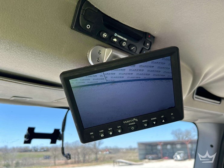 2018-freightliner-m2-106-image-18