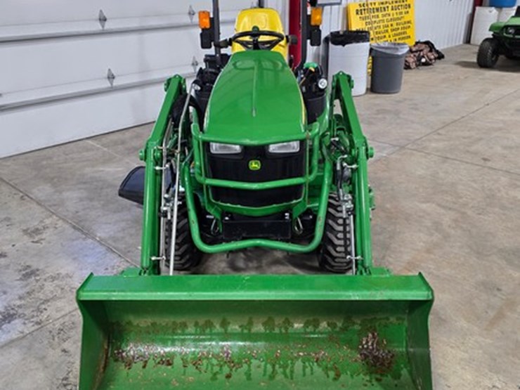 2014-john-deere-1025r-image-11