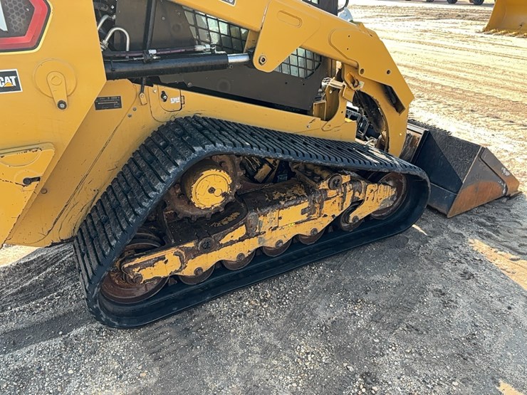 2020-caterpillar-279d3-image-8