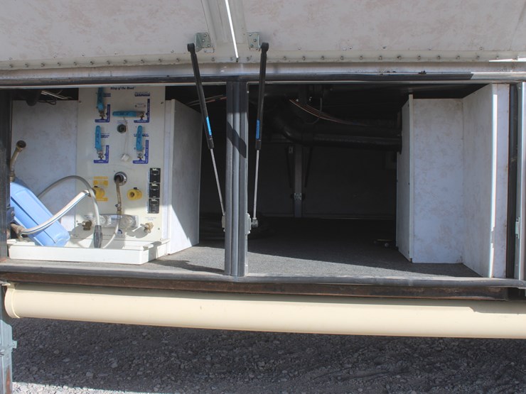 #3041-•-2002-king-of-the-road-royalite-34ft-camper-trailer-image-17