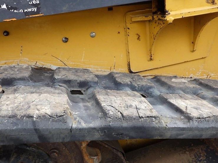 2017-deere-317g-image-15