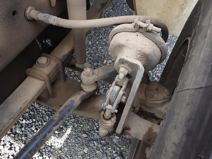 1996-freightliner-fl70-image-15