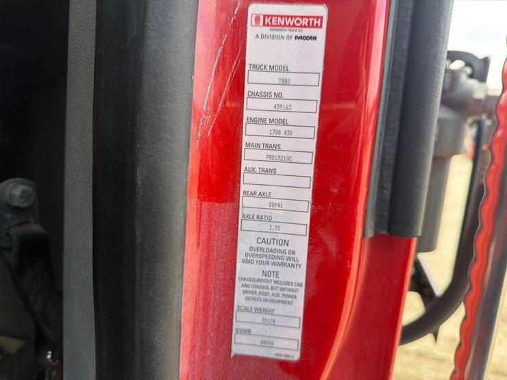 2015-kenworth-t880-image-27