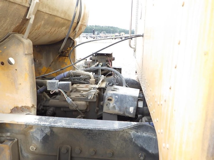 2006-peterbilt-357-image-18