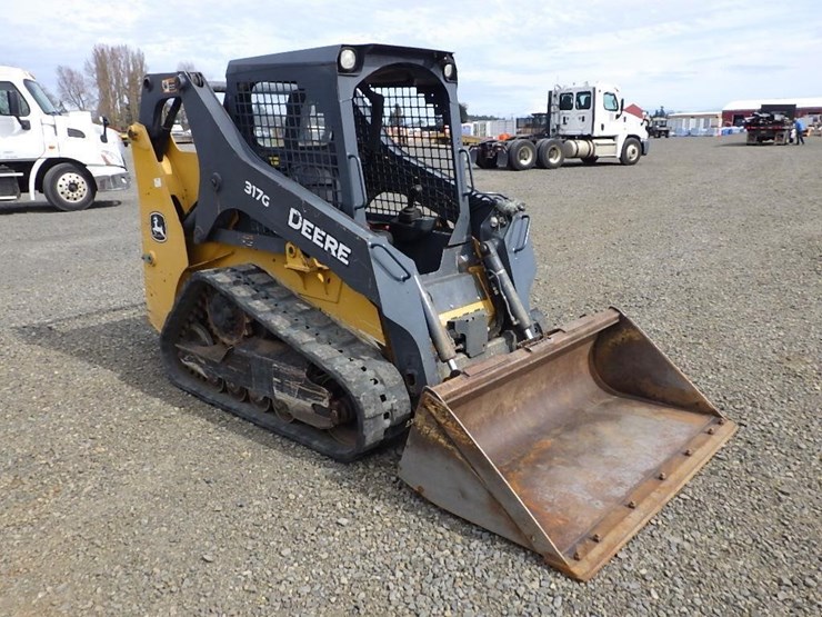 2017-deere-317g-image-3