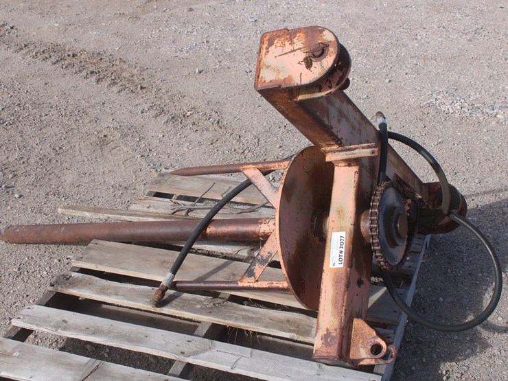 #2077-•-3-point-hay-unroller-image-1