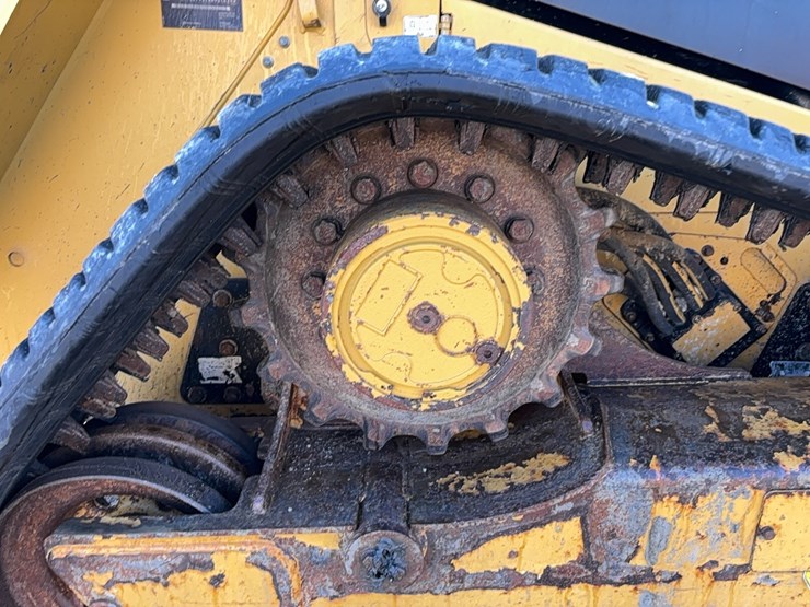 2020-caterpillar-279d3-image-10