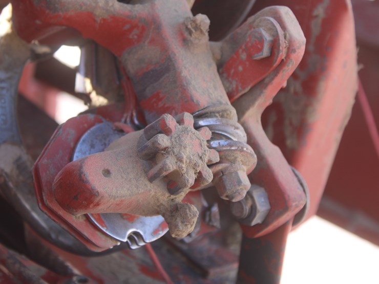 hesston-4600-image-31