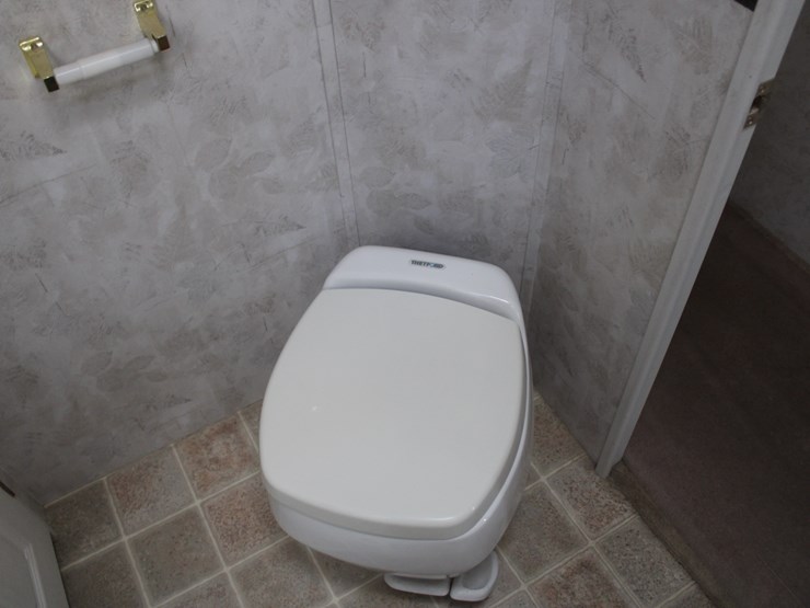 #3041-•-2002-king-of-the-road-royalite-34ft-camper-trailer-image-44