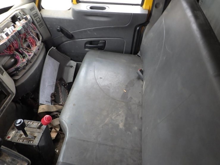 2011-international-durastar-4300-image-37