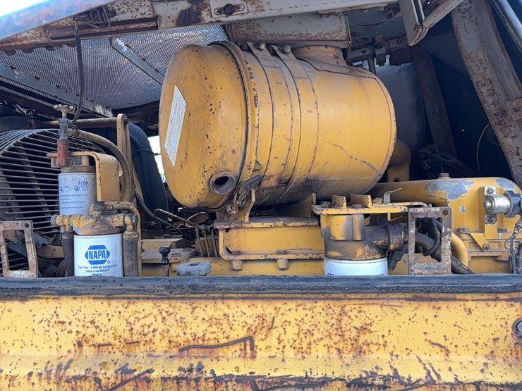 komatsu-d65px-12-image-14