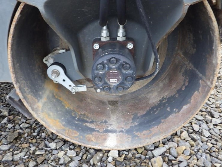 2019-wacker-neuson-rd12a-tandem-vibratory-roller-image-13