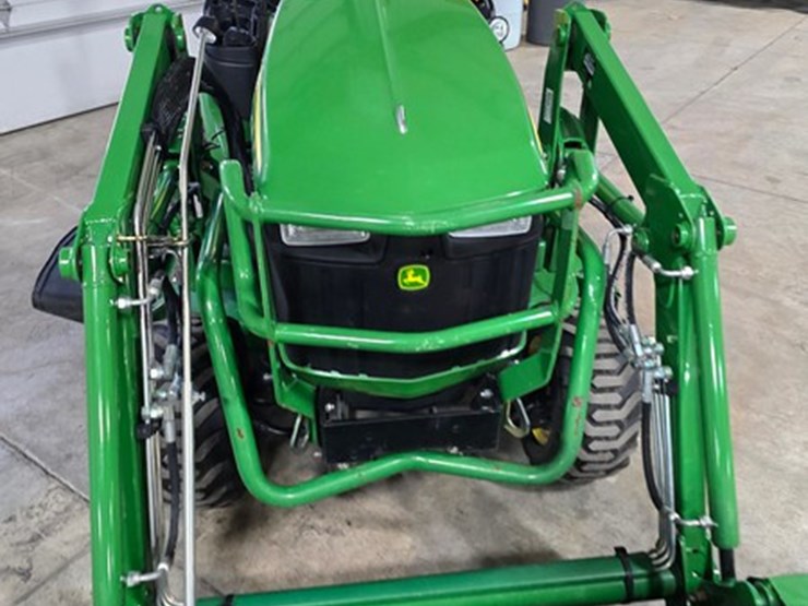 2014-john-deere-1025r-image-13