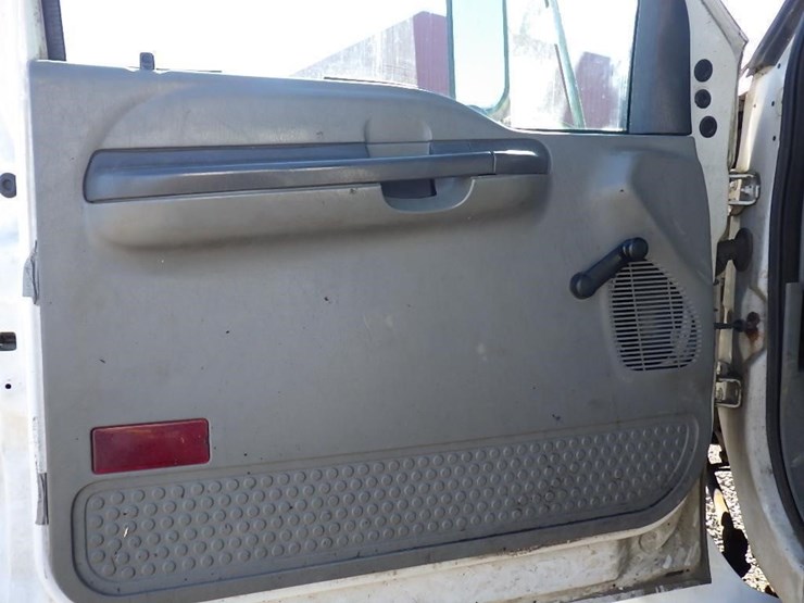 2002-ford-f750-image-28